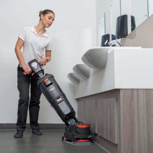 Mise en action Autolaveuse à batterie 220NX Numatic compacte Nu-Clean