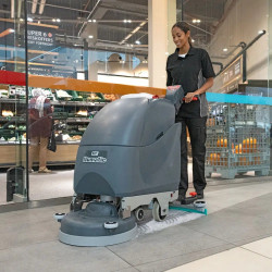 Autolaveuse à batterie Numatic TBL4045 50Ah100Ah dans magasin